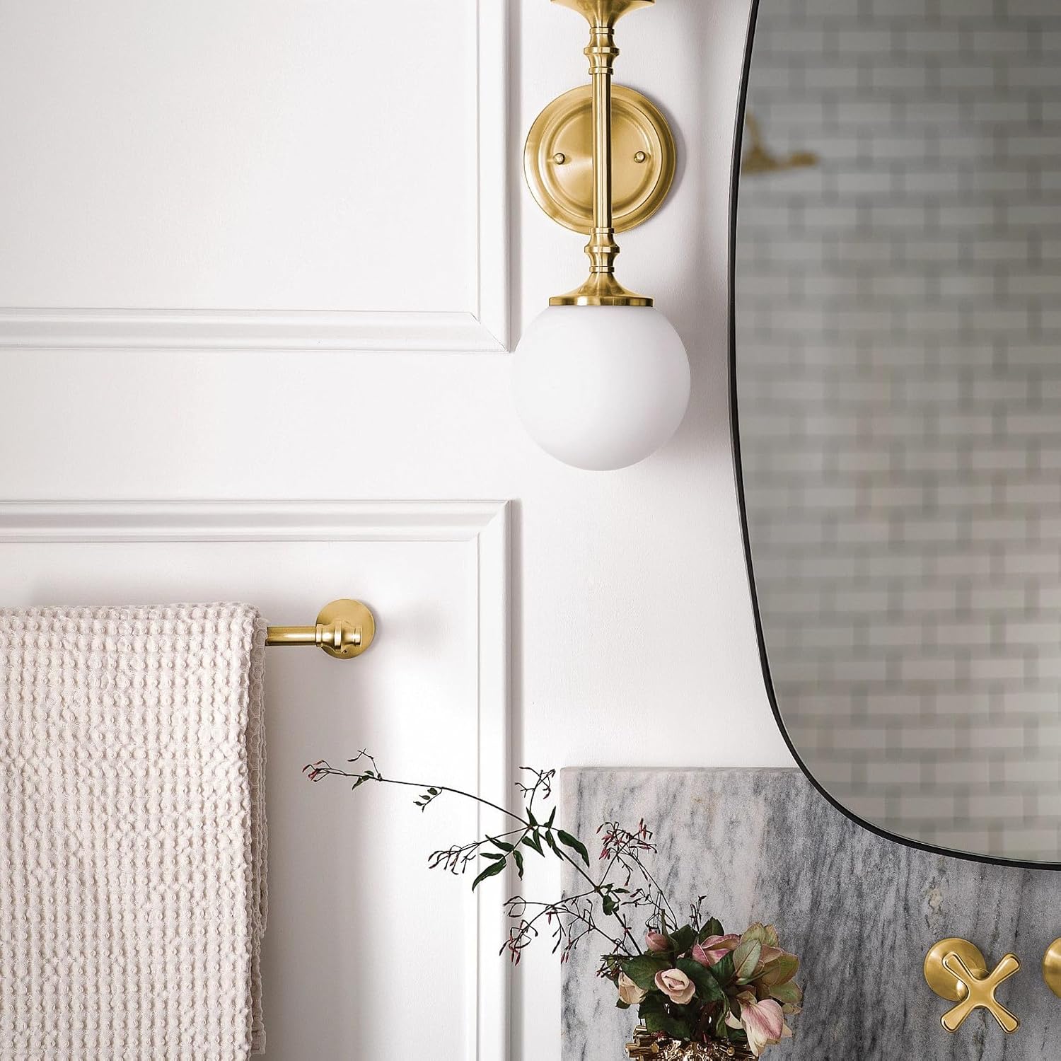 Moen YB0524BG Colinet Traditional 24-Inch Single Towel Bar, Brushed Gold