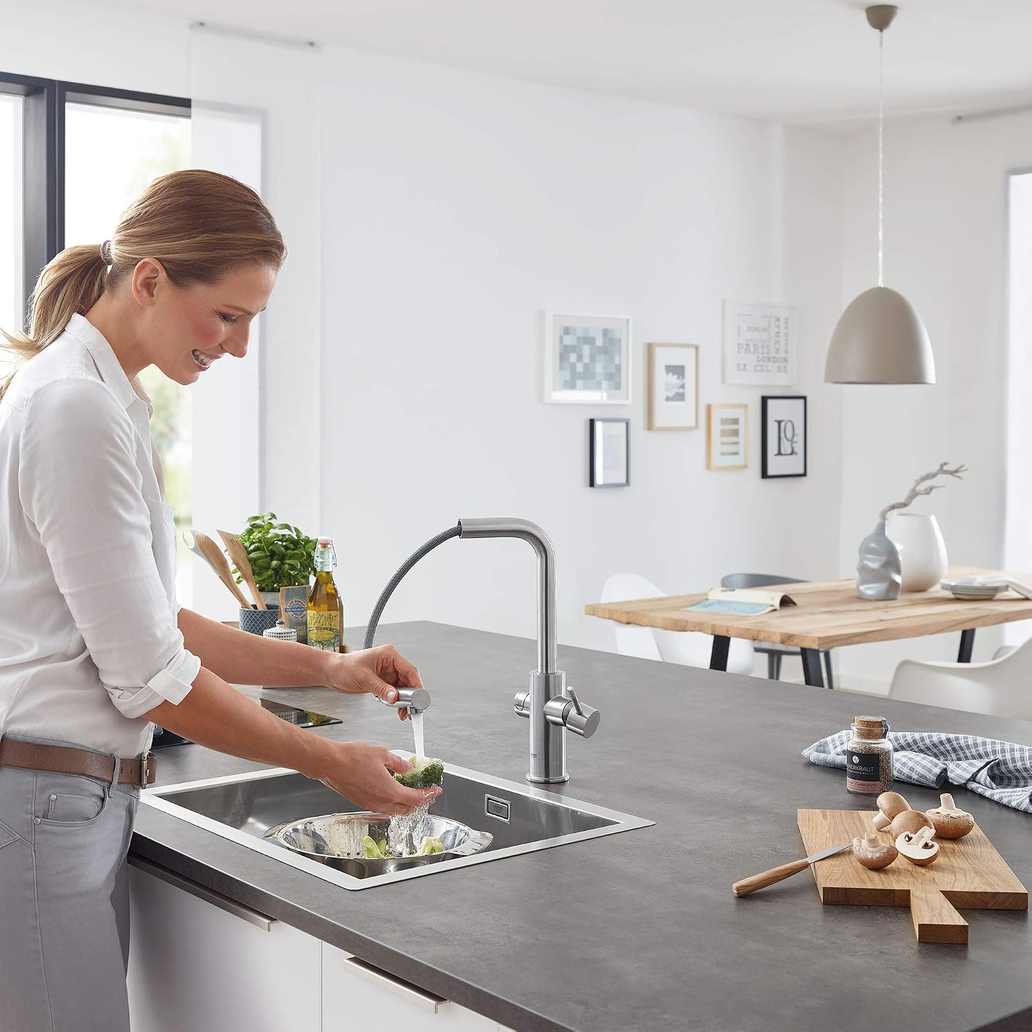 GROHE 31608DC2 Blue Single-Handle Pull-Out Kitchen Faucet Single Spray with Chilled & Sparkling Water, 1.75 GPM, Supersteel