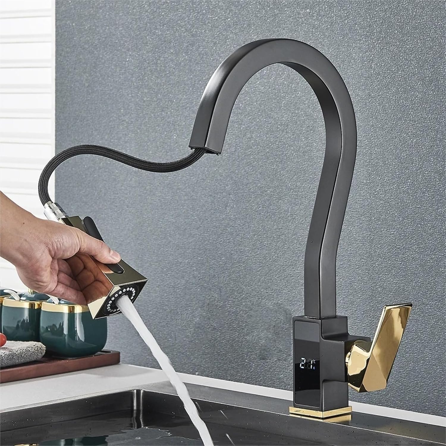 Smart Digital Display Kitchen Faucet Single Handle Pull Out Kitchen Sink Mixer Hot Cold Water Taps(Black Gold)
