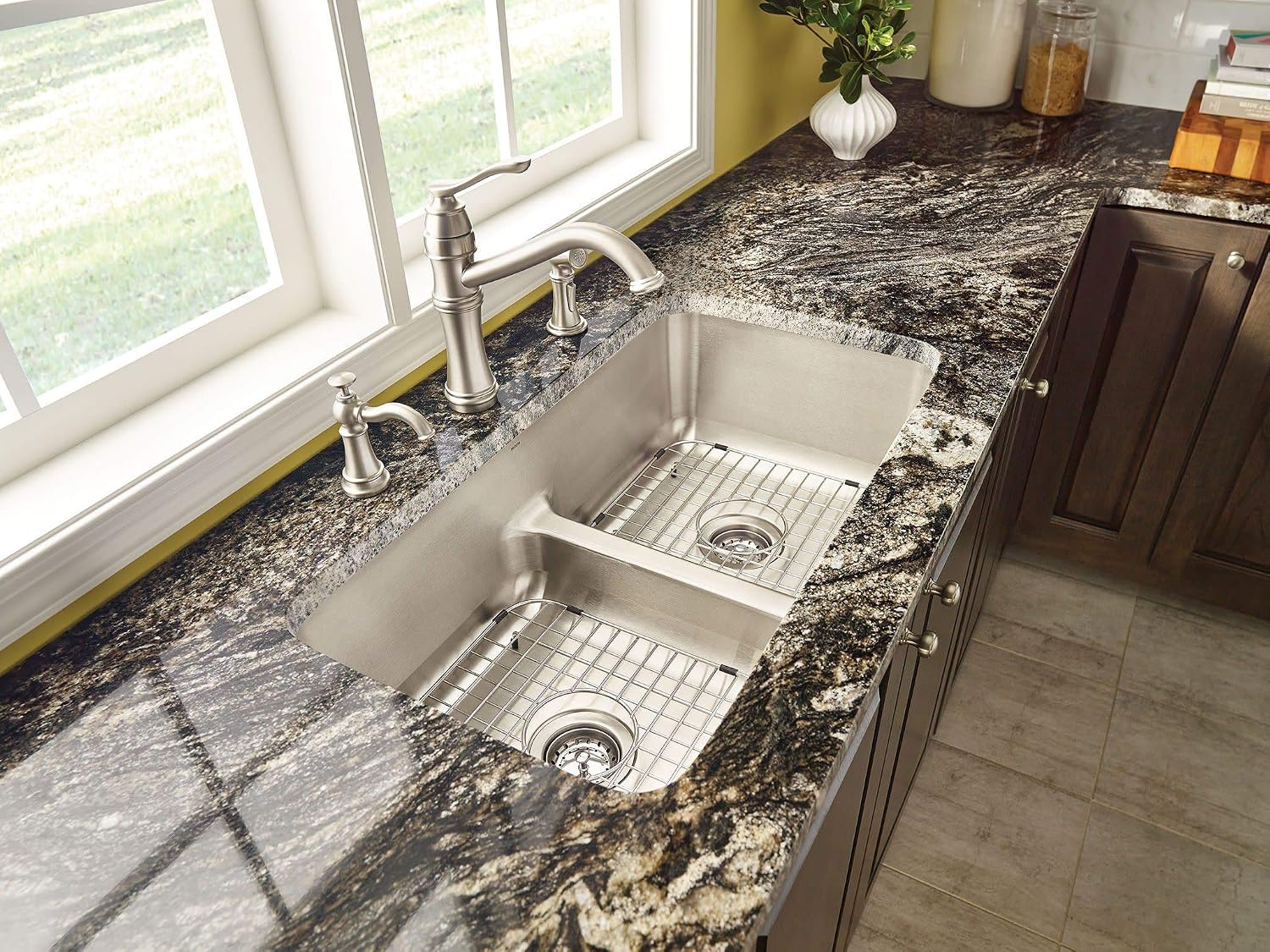 Moen Belfield Spot Resist Stainless Traditional One Handle High Arc Kitchen Faucet with Side Spray and Optional Deckplate Included, 7245SRS